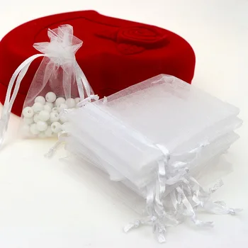 100pcs/monte Drawable Branca Pequenos Sacos de Organza 7x9cm Favor do Casamento Presente de Natal Saco de Jóias de Embalagem Caixas de Presente