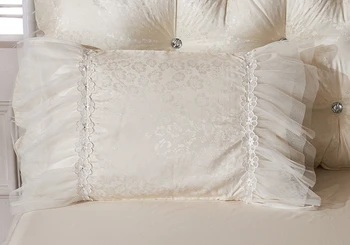 2019 Luxo Flores brancas Conjuntos de Cama Colcha de Capa de Edredão de Cama de saia Conjuntos de rainha, rei de Algodão de Presente de Casamento 4pcs princesa roupa de cama