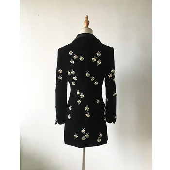 2020 Europeu e Americano estilo de temperamento suburbano de veludo preto de longa seção de sexo feminino casaco de abelha cravejado frisado shirt terno