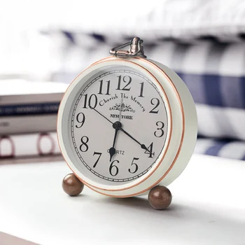 Criativo Vintage Retro Relógio Despertador Silencioso Casa Relógios a Tocar Sino Quarto Relógio de Mesa com Luz de Cabeceira de Decoração de Casa de Tabela de Assistir