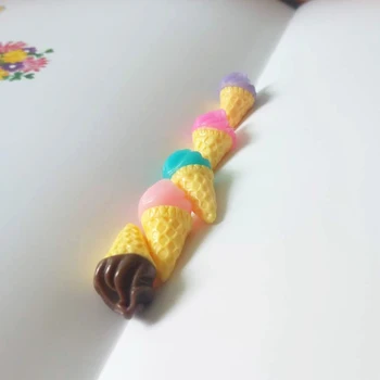 Tanduzi Atacado 100PCS Bonito Mini Resina sorvete Colorido de Cone de gelado de Simulação de Alimentos Kawaii Cabochão de Casa de bonecas, Miniaturas