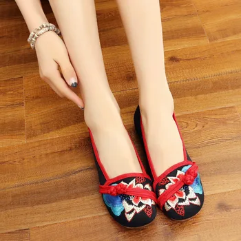 Veowalk Chinês Nó Mulheres Bordado Floral de Lona Sapatilhas Vintage Senhoras Conforto Slip em Tecido de Algodão bailarinas Sapatos